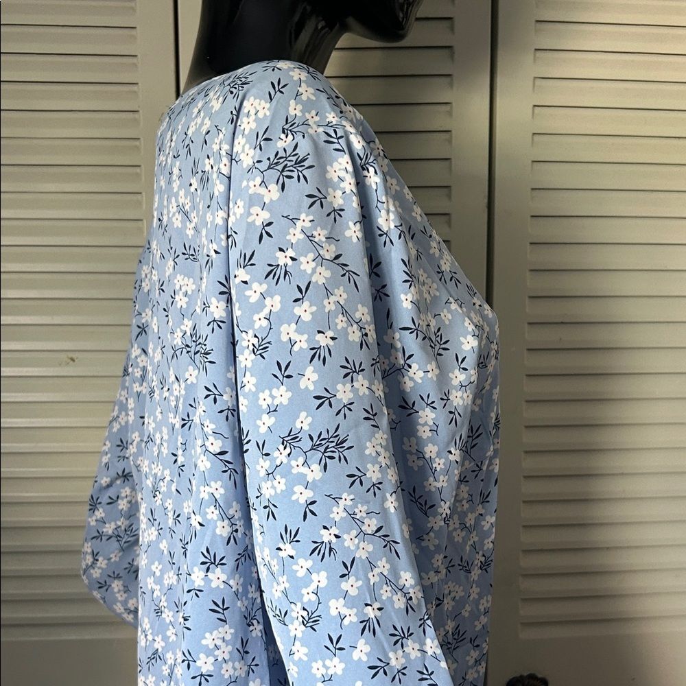 Mario Serrani Floral Blue Women's Top size L/G - Picture 7 of 9